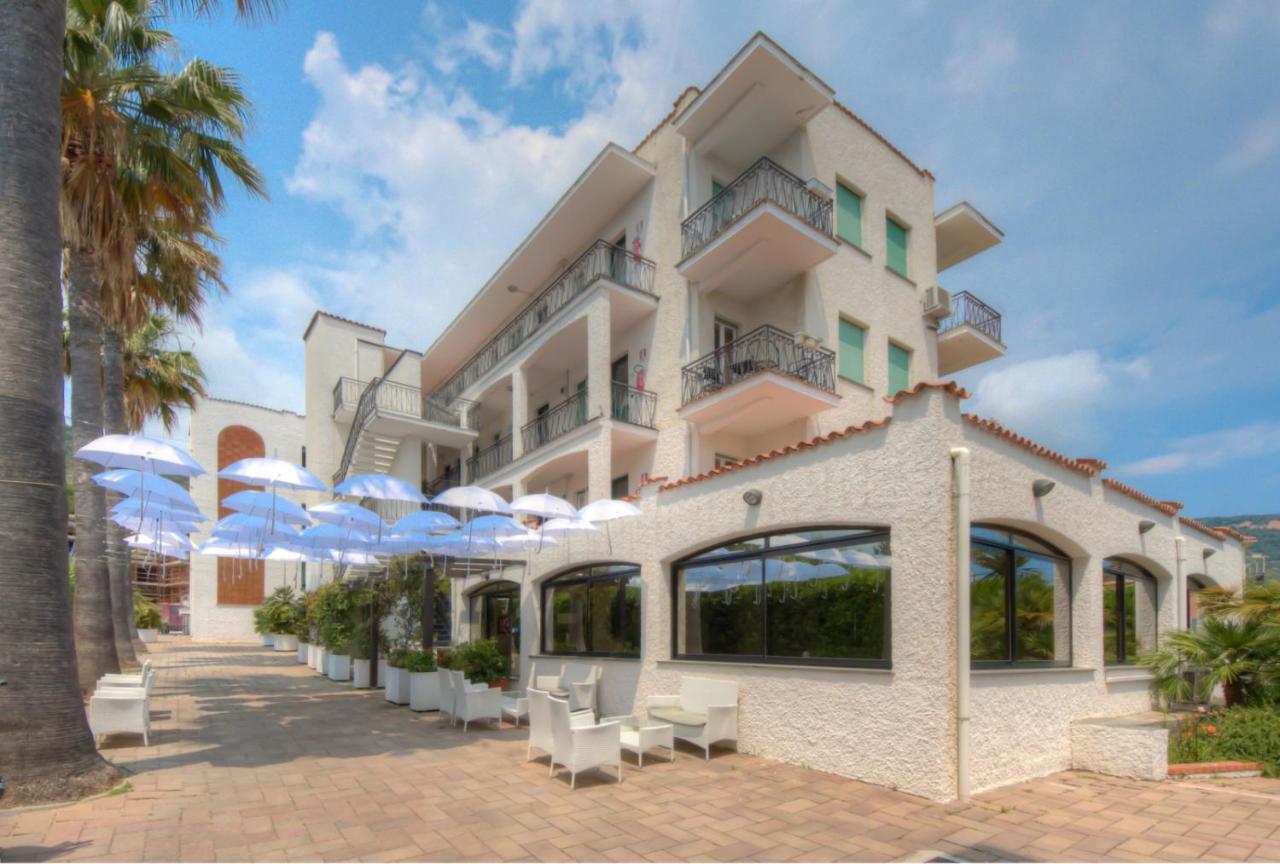 Residence Riviera Mare Pietra Ligure Esterno foto